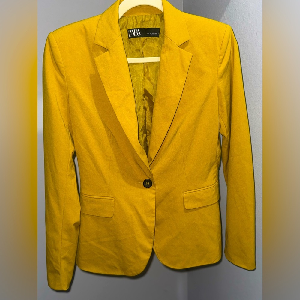 Zara Women’s Mustaaaarrrrrd Blazer